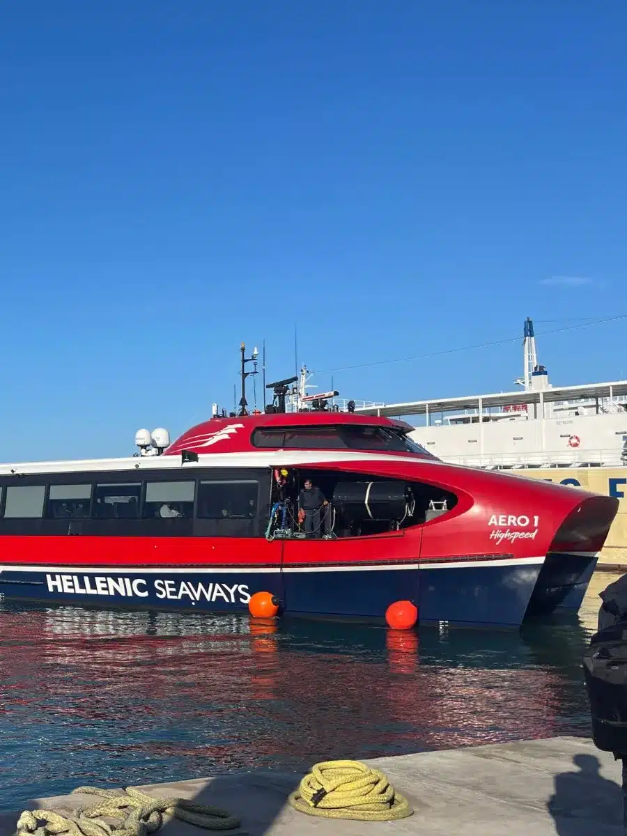 Ferry from Athens to Hydra